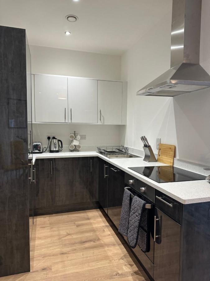 Sleek & Stylish Apartment By Dh Aparthotels Peterborough Exteriör bild