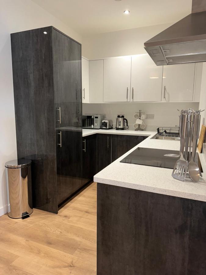 Sleek & Stylish Apartment By Dh Aparthotels Peterborough Exteriör bild